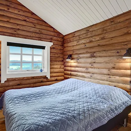 2 Bedroom Cozy In