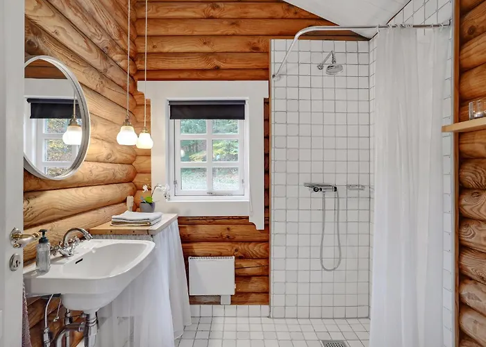 2 Bedroom Cozy In *